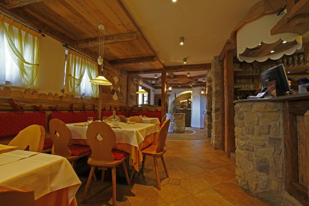 Hotel Il Maniero Ossana Exterior foto